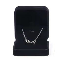 Sametová krabička na přívěšek malá černá