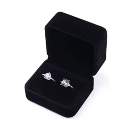 Sametová krabička na snubní prstýnky černá