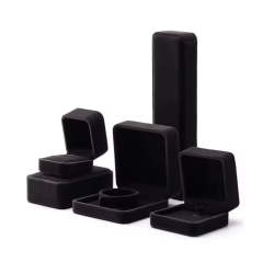 Sametová krabička na přívěšek černá